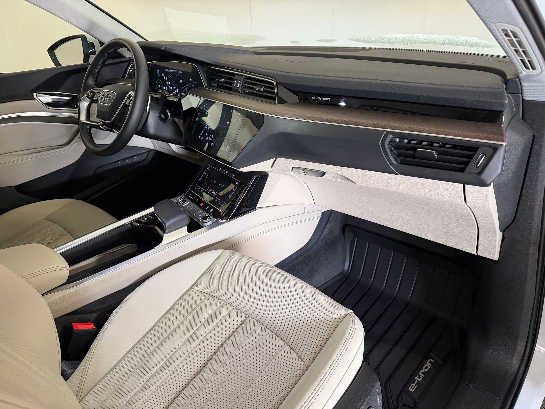 Certified 2023 Audi e-tron Premium Plus w/ Premium Plus Package AWD/4WD image 34