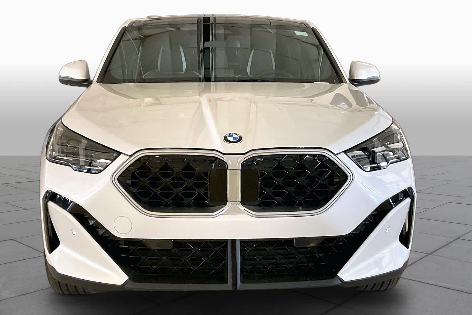 New 2026 BMW X2 xDrive28i w/ Technology Package AWD/4WD image 3