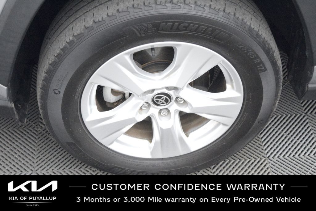 Used 2021 Toyota RAV4 XLE w/ XLE Grade Weather Package AWD/4WD image 21
