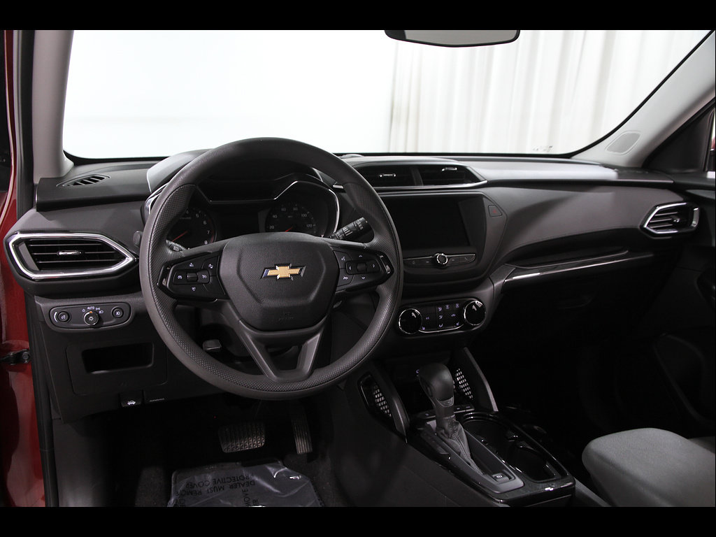 Certified 2022 Chevrolet TrailBlazer LT w/ LPO, Blackout Package AWD/4WD image 6