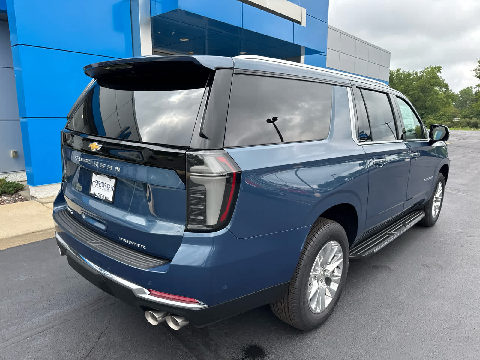 New 2026 Chevrolet Suburban Premier w/ Sun And Tow Package AWD/4WD image 8