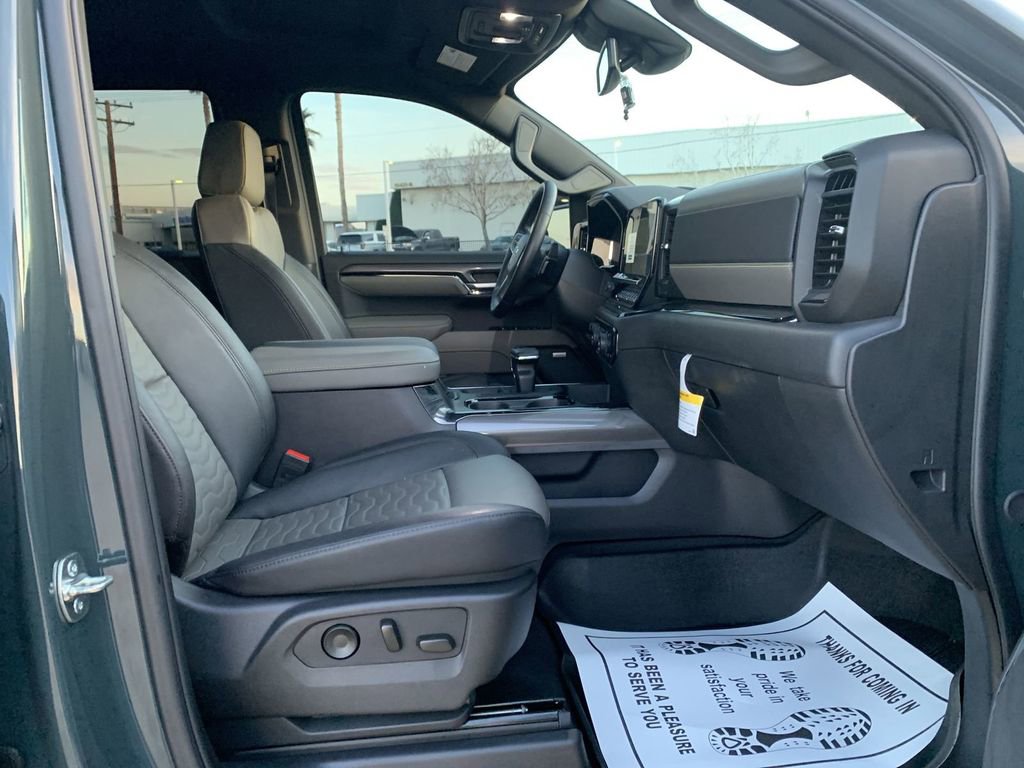 Used 2025 Chevrolet Silverado 1500 ZR2 image 27