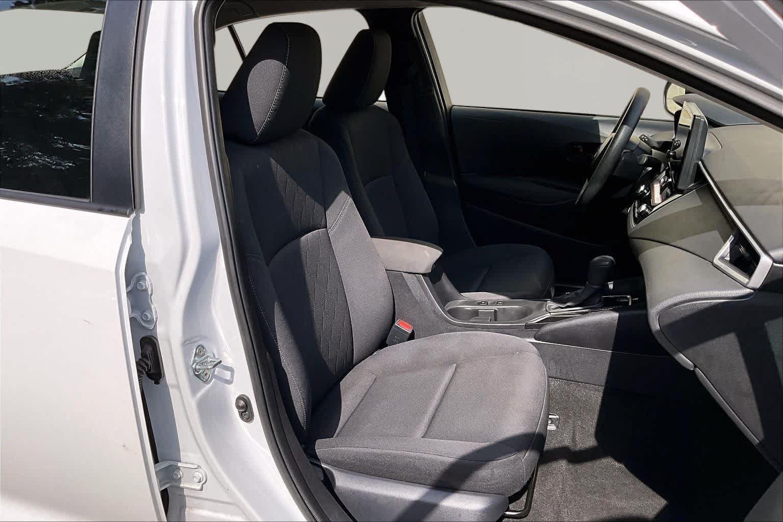 Used 2025 Toyota Corolla LE FWD image 9