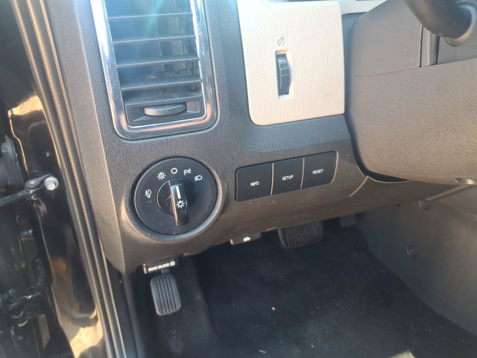 Used 2010 Mercury Mariner 2WD image 3