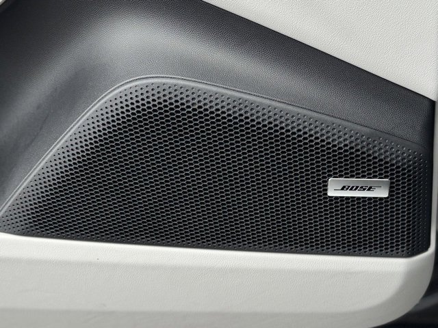 Certified 2025 Porsche Macan 4 Electric image 15