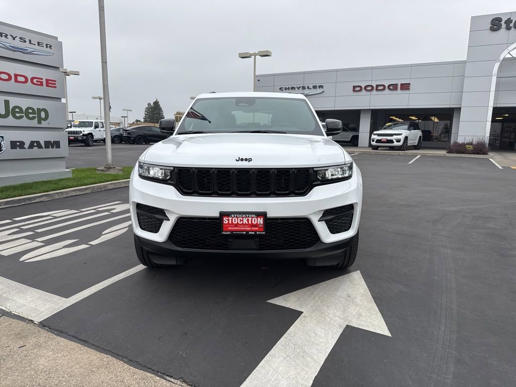 New 2025 Jeep Grand Cherokee Altitude AWD/4WD image 13