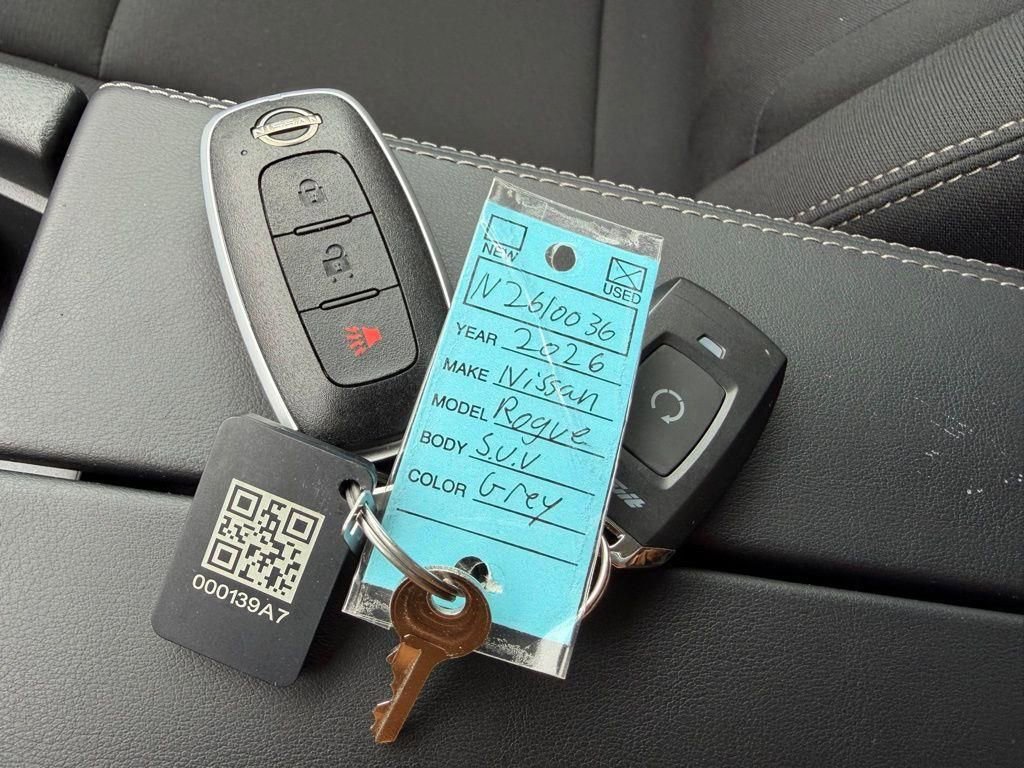 Used 2026 Nissan Rogue S AWD/4WD image 32