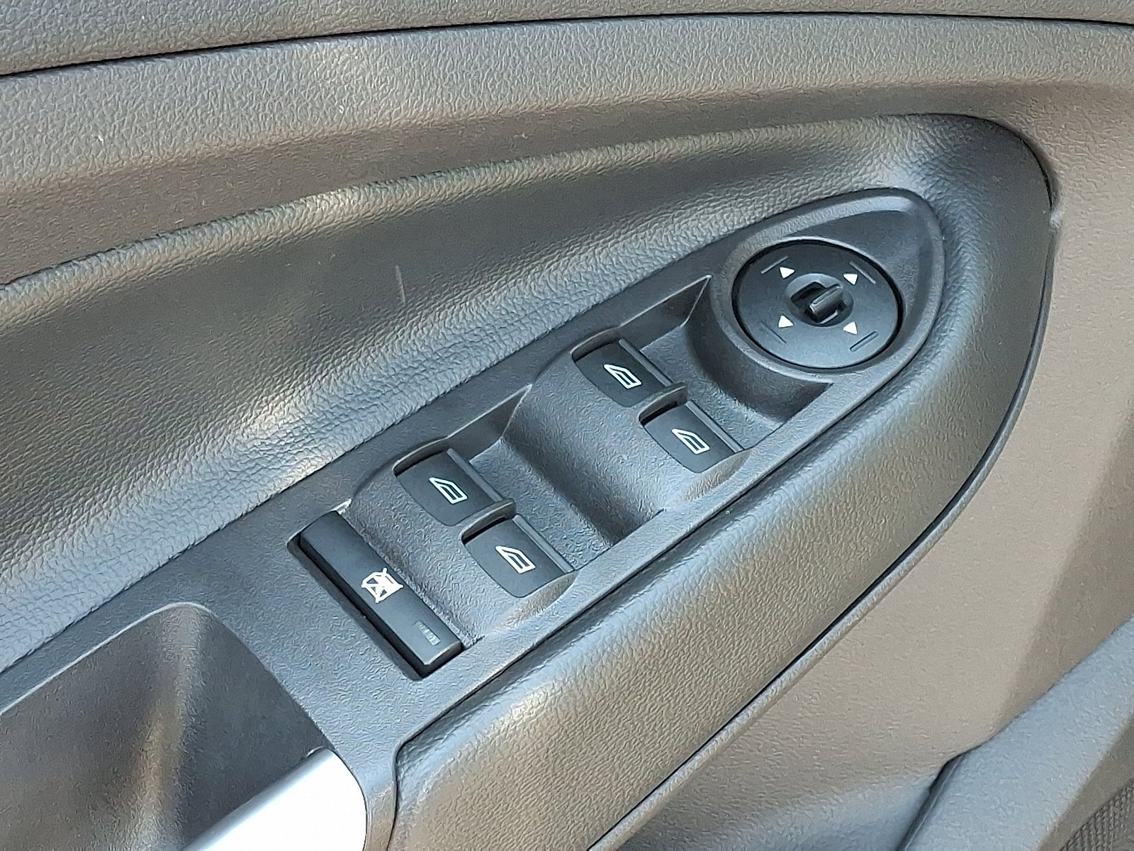 Used 2018 Ford Escape SE w/ SE Sync 3 Package AWD/4WD image 14