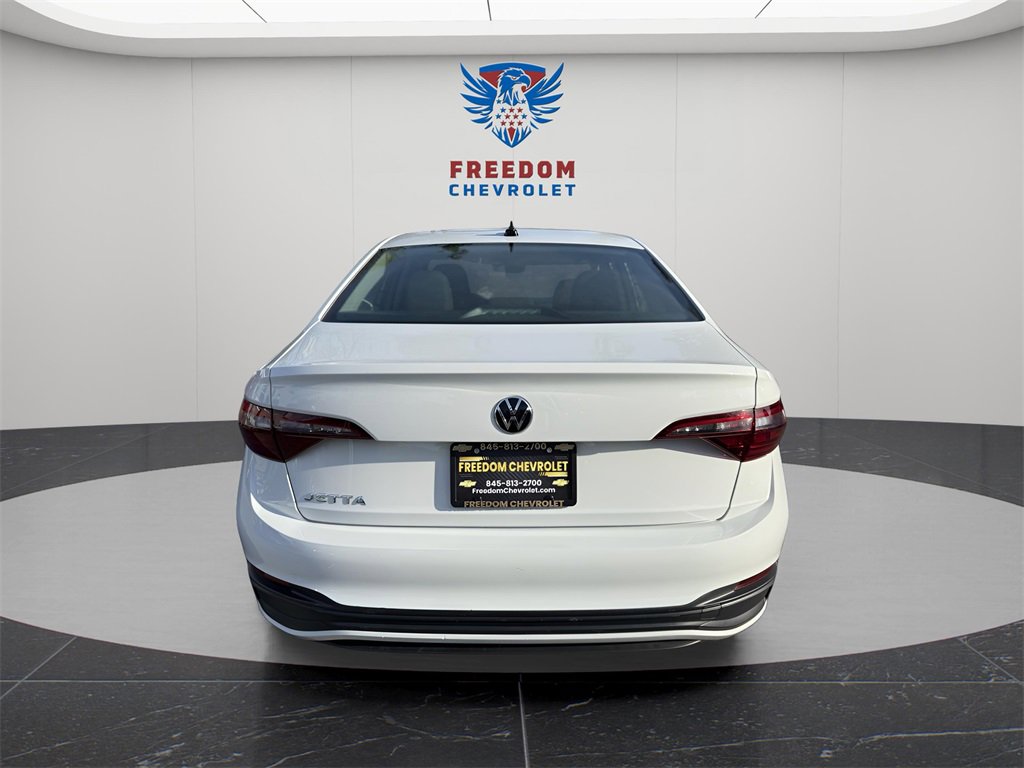 Used 2024 Volkswagen Jetta S image 4