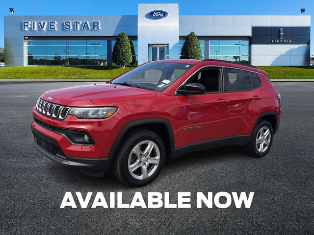 Used 2023 Jeep Compass Latitude image 3