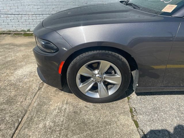 Used 2017 Dodge Charger SXT RWD image 3