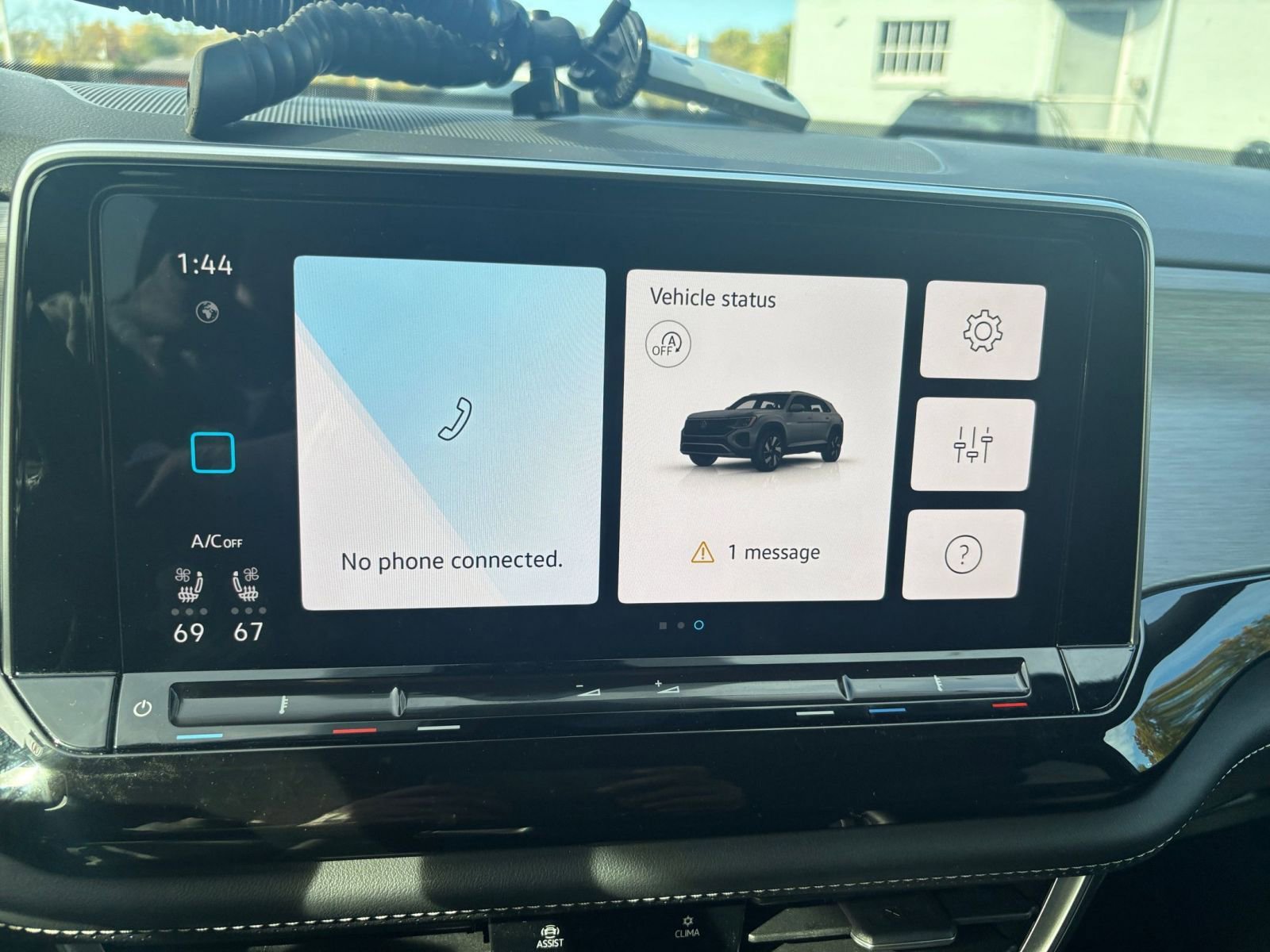 Used 2025 Volkswagen Atlas Cross Sport SE image 21