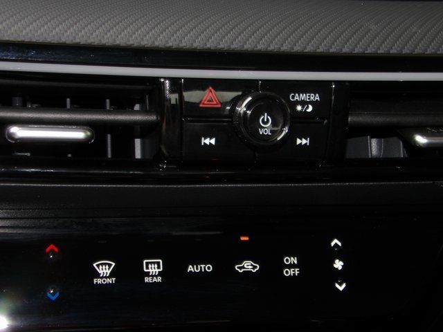 Certified 2025 Nissan Kicks SR image 29