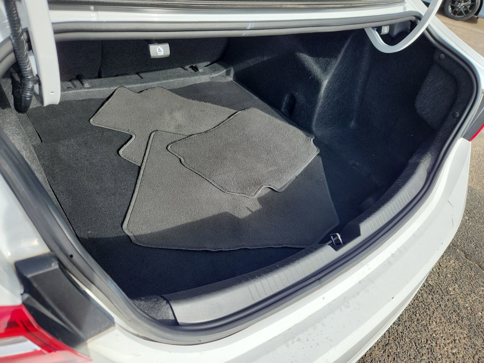 Used 2023 Chevrolet Malibu LT image 8