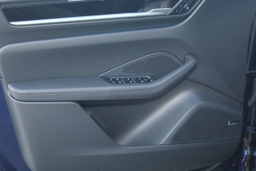 New 2026 Porsche Macan 4 Electric AWD/4WD image 21