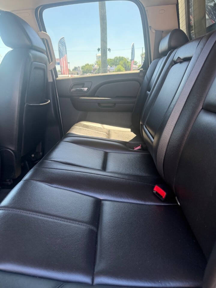 Used 2009 Chevrolet Silverado 2500 LTZ w/ Safety Package AWD/4WD image 4