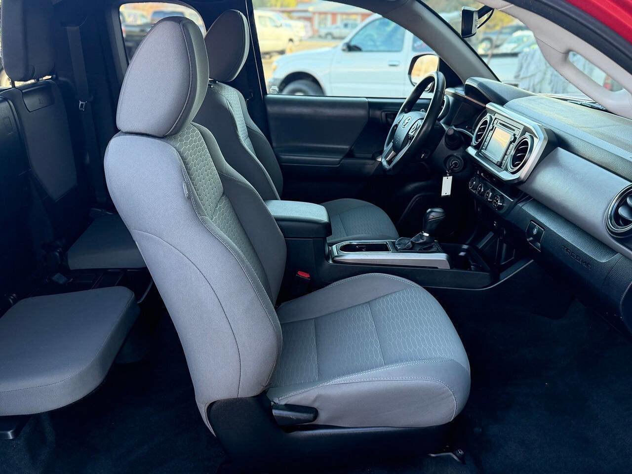 Used 2016 Toyota Tacoma TRD Sport image 43