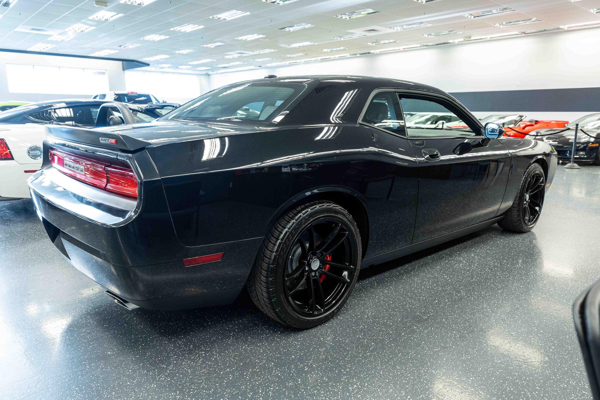 Used 2010 Dodge Challenger SRT8 RWD image 5