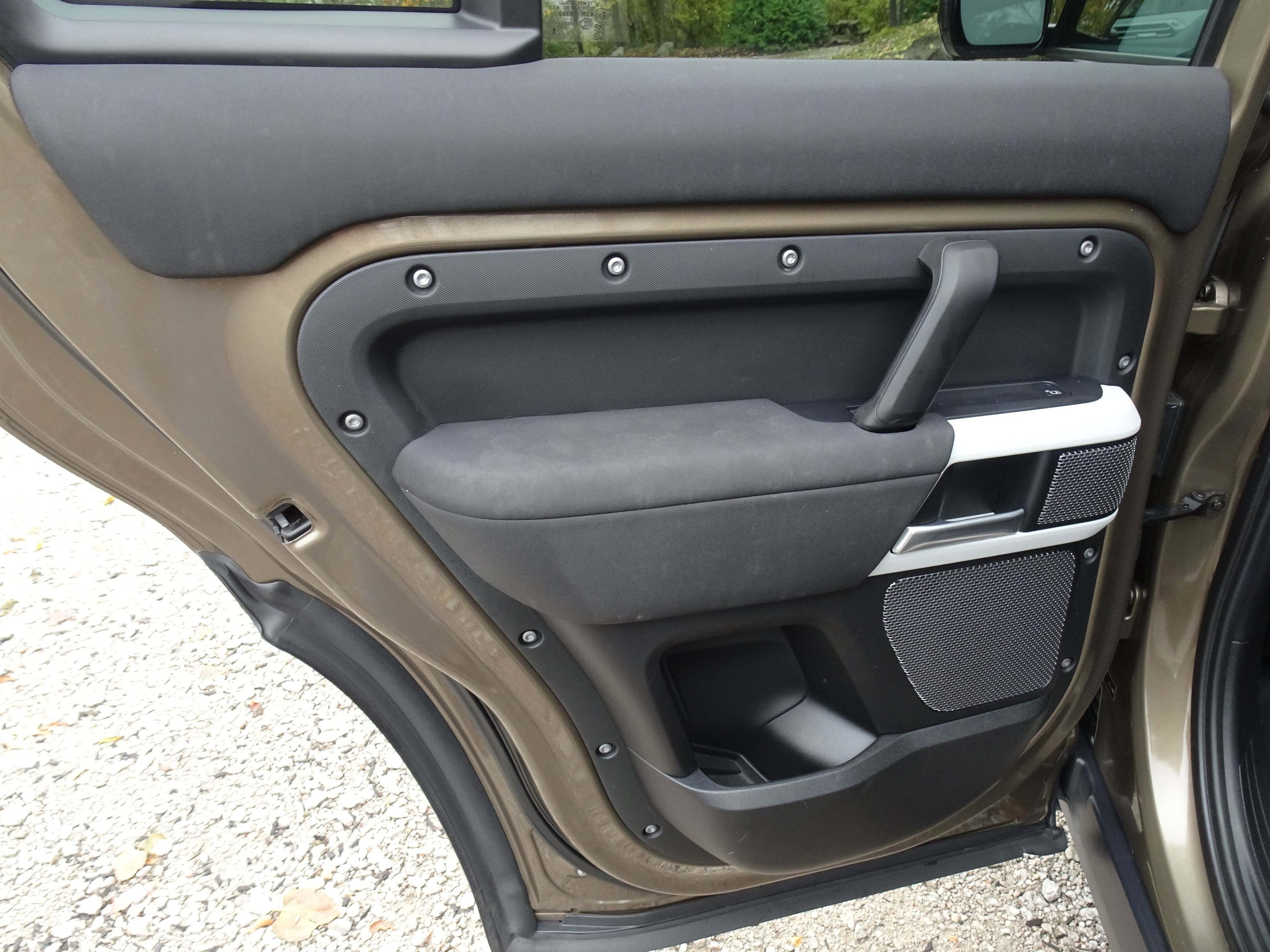 Used 2020 Land Rover Defender 110 First Edition image 21