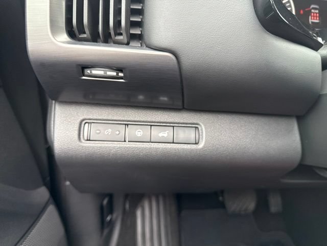 Used 2024 Nissan Pathfinder SL AWD/4WD image 27