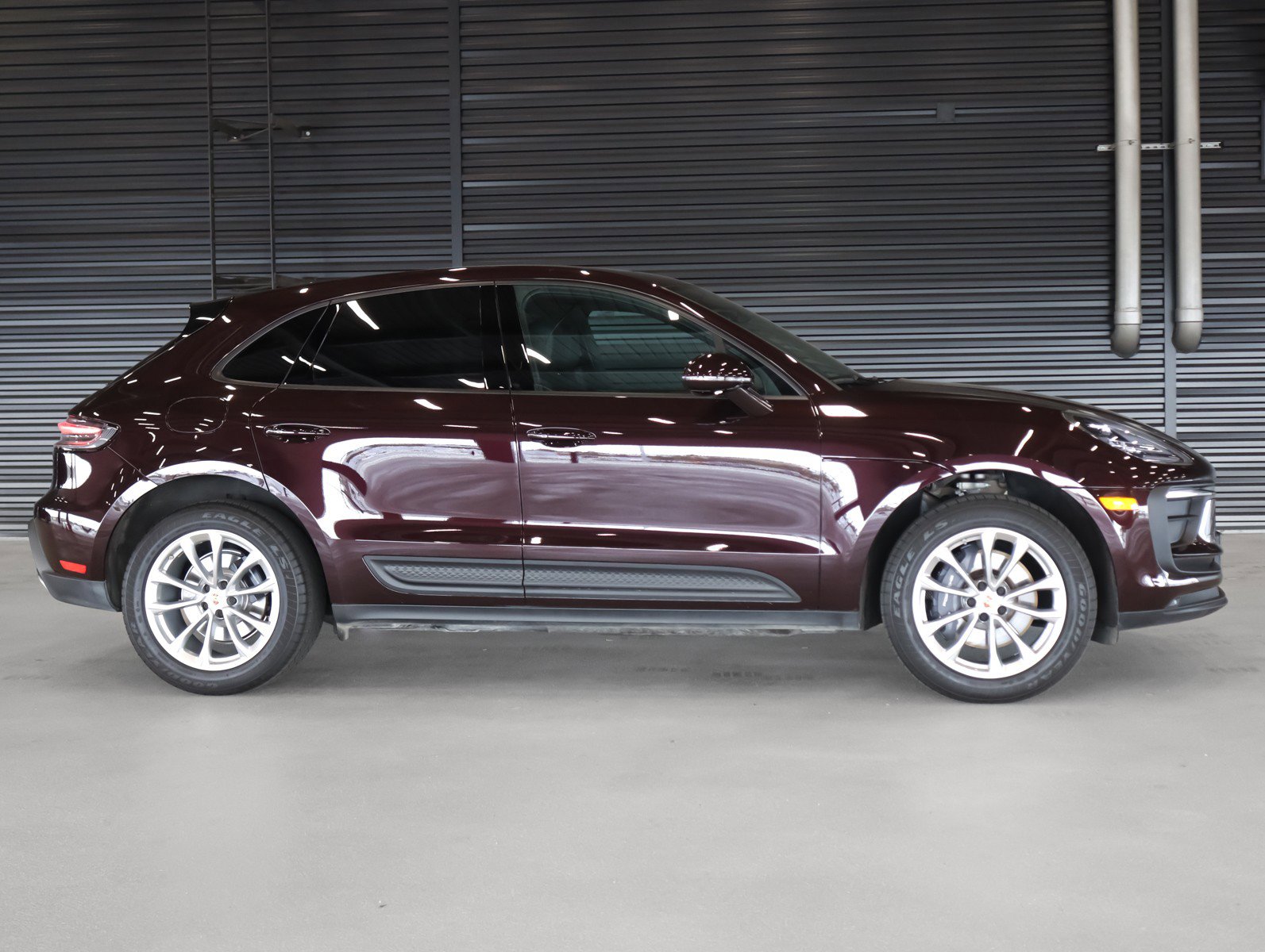 Certified 2024 Porsche Macan AWD/4WD image 11