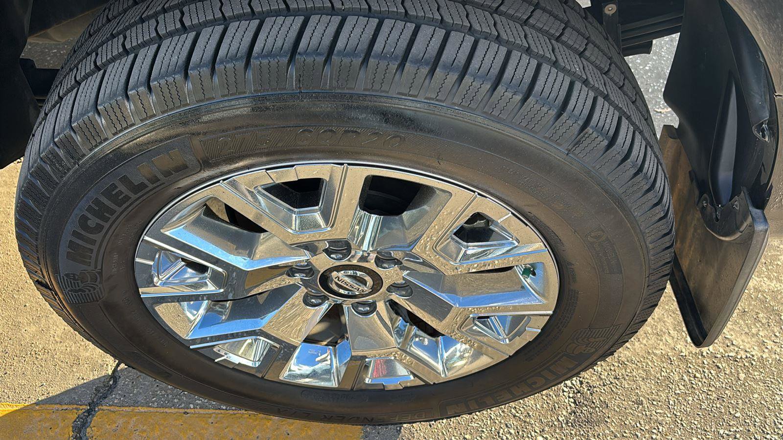 Used 2020 Nissan Titan SL w/ Moonroof Package image 12