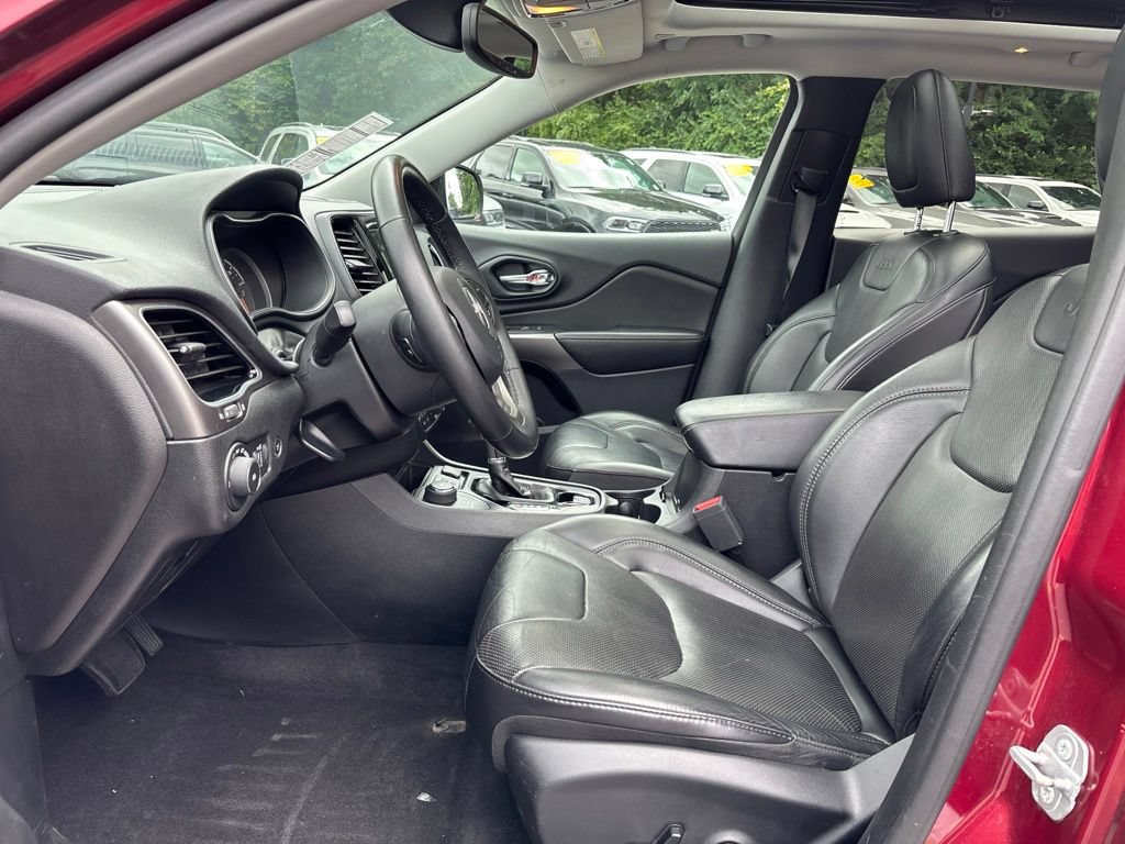 Used 2019 Jeep Cherokee Limited w/ Technology Group AWD/4WD image 16