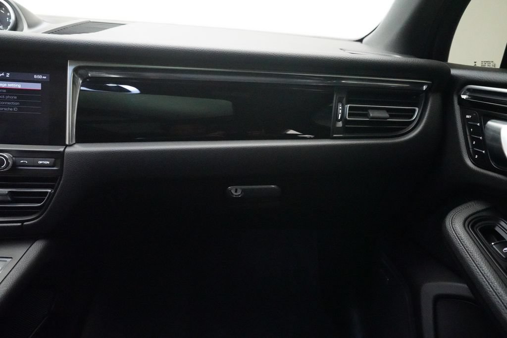 Used 2020 Porsche Macan AWD/4WD image 16