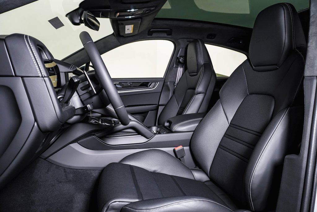 New 2025 Porsche Cayenne Turbo AWD/4WD image 5