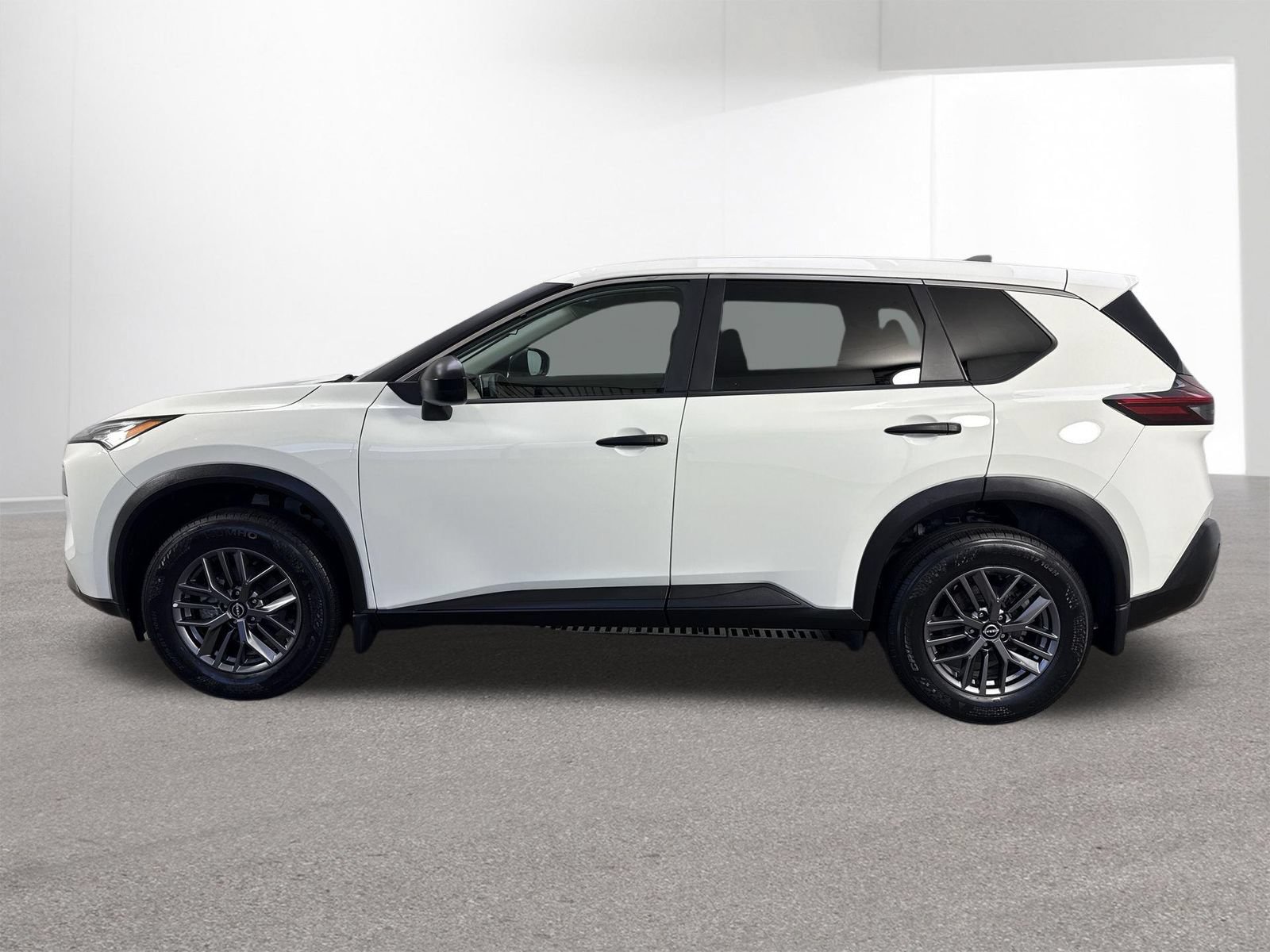 Used 2023 Nissan Rogue S AWD/4WD image 28