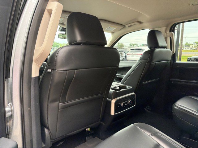 Used 2022 Ford Expedition XLT AWD/4WD image 32