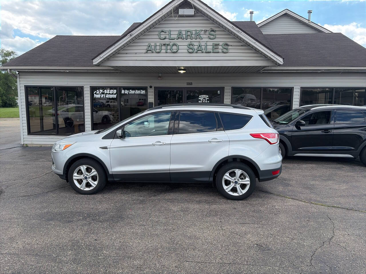 Used 2015 Ford Escape SE w/ Equipment Group 201A AWD/4WD image 1