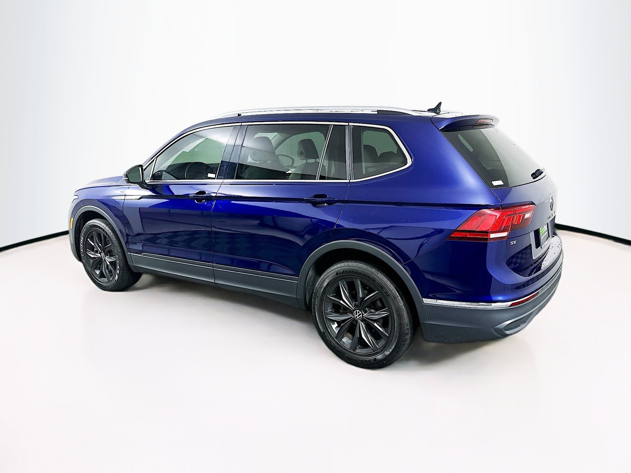 Used 2024 Volkswagen Tiguan SE FWD image 5