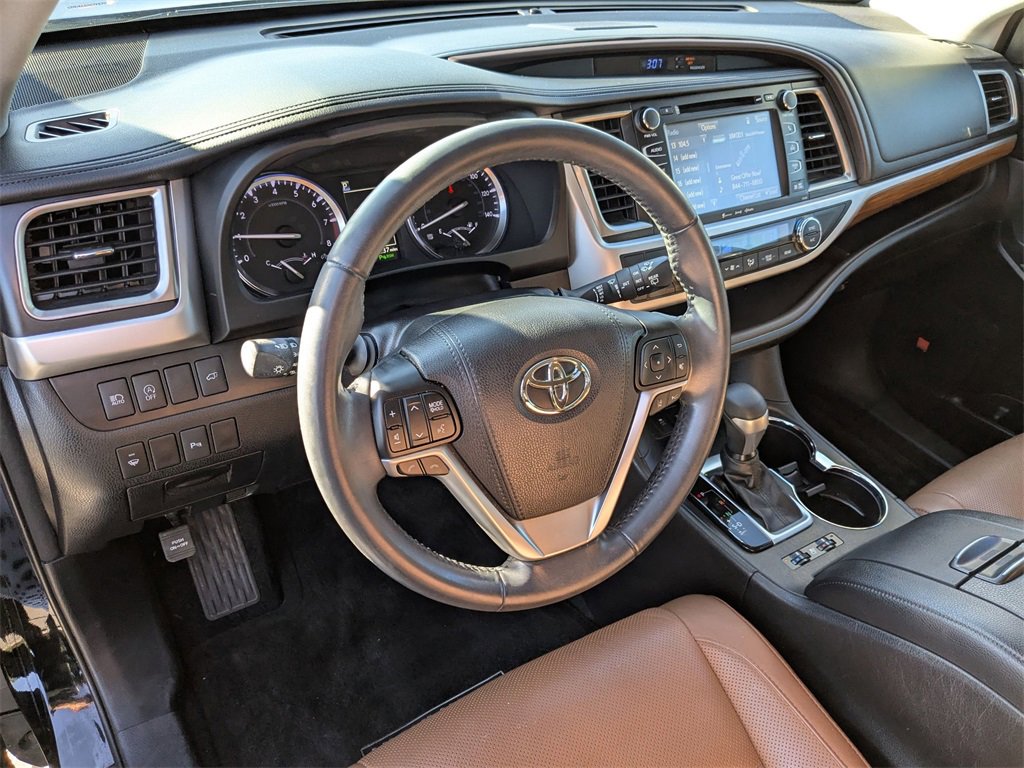 Used 2018 Toyota Highlander Limited Platinum image 10