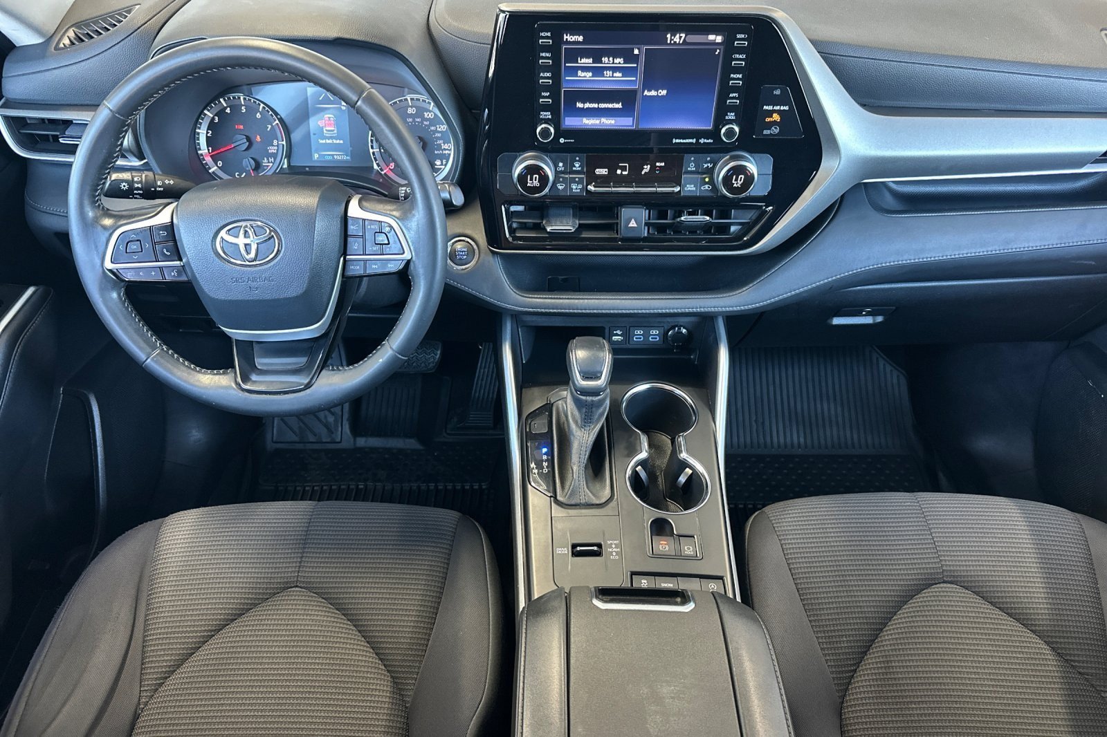 Used 2022 Toyota Highlander LE FWD image 12