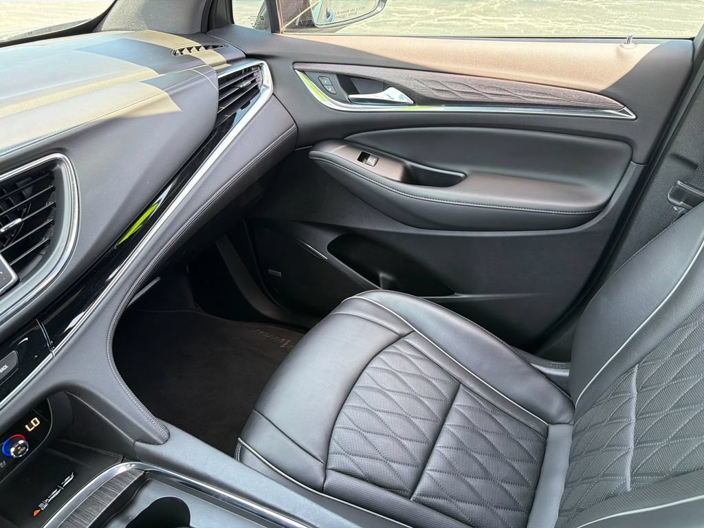 Used 2022 Buick Enclave Avenir w/ Avenir Technology Package AWD/4WD image 22