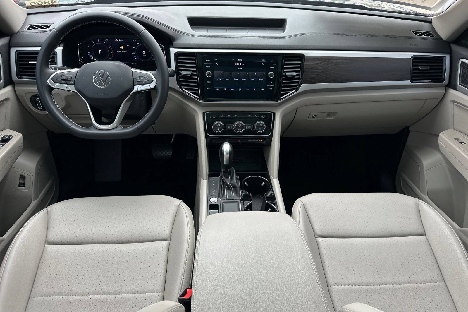 Used 2023 Volkswagen Atlas SE w/ Panoramic Sunroof Package FWD image 13