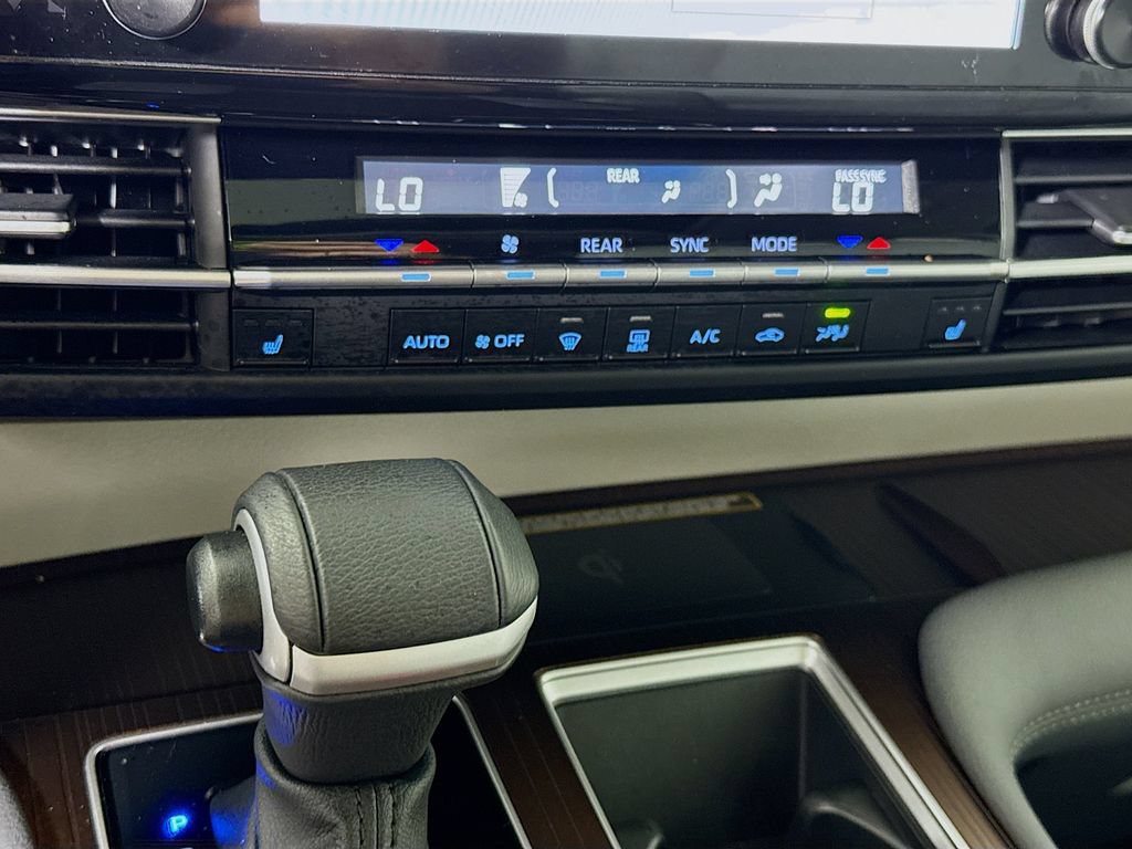 Certified 2024 Toyota Sienna XLE w/ XLE Plus Package AWD/4WD image 10