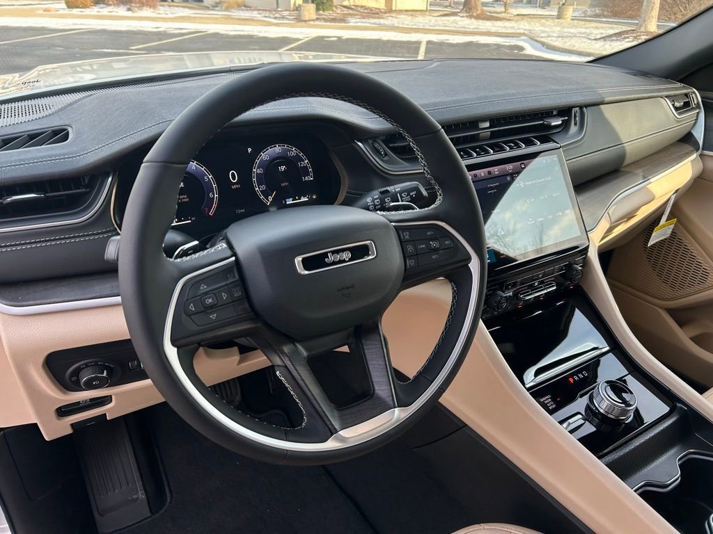New 2025 Jeep Grand Cherokee Limited image 2