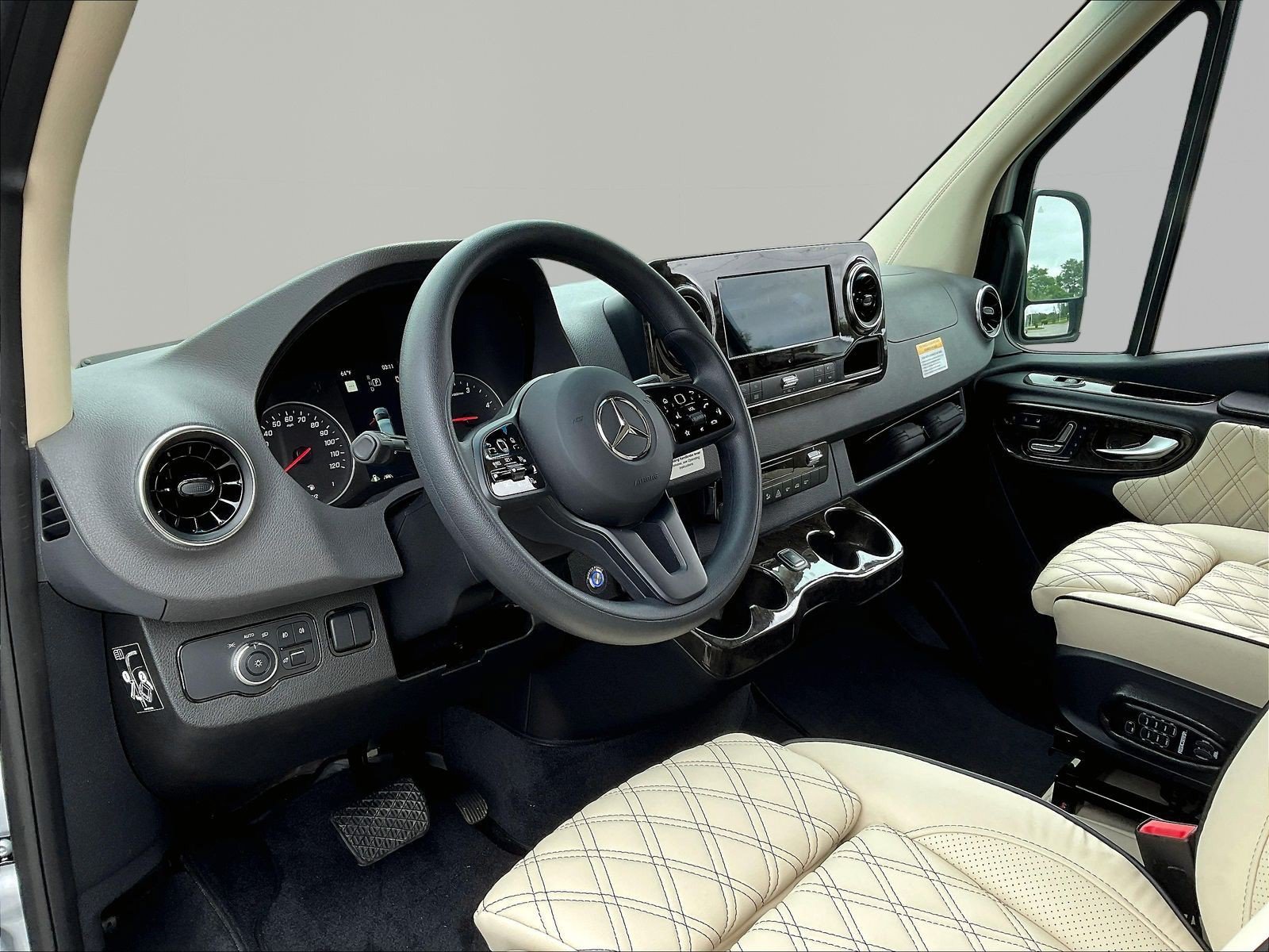 Used 2022 Mercedes-Benz Sprinter 2500 image 16