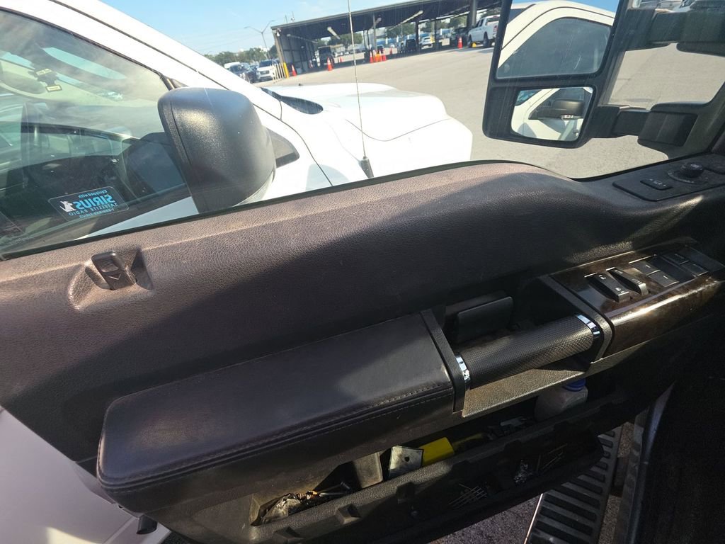 Used 2016 Ford F250 Platinum w/ FX4 Off-Road Package AWD/4WD image 11