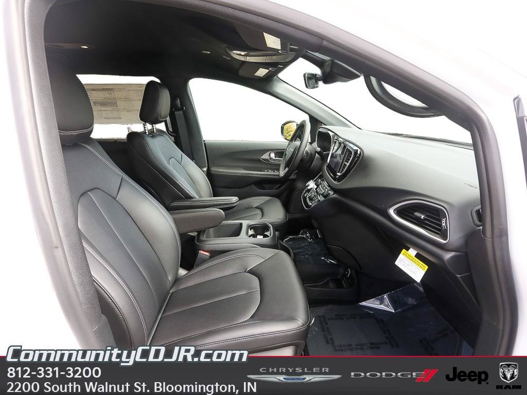New 2026 Chrysler Voyager LX FWD image 18