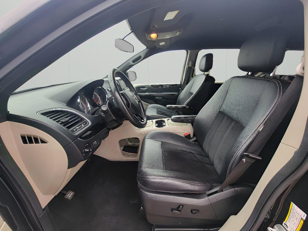 Used 2018 Dodge Grand Caravan SXT image 11