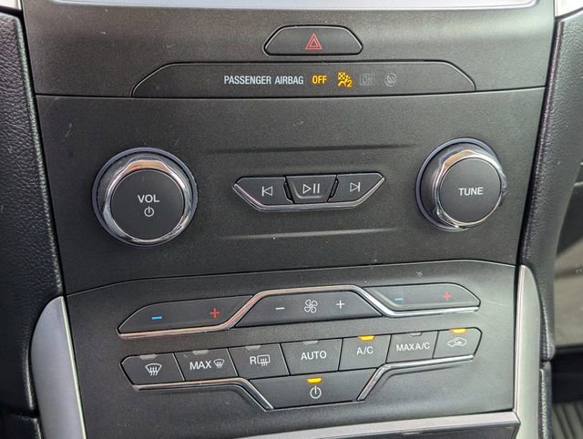 Used 2019 Ford Edge SEL image 17