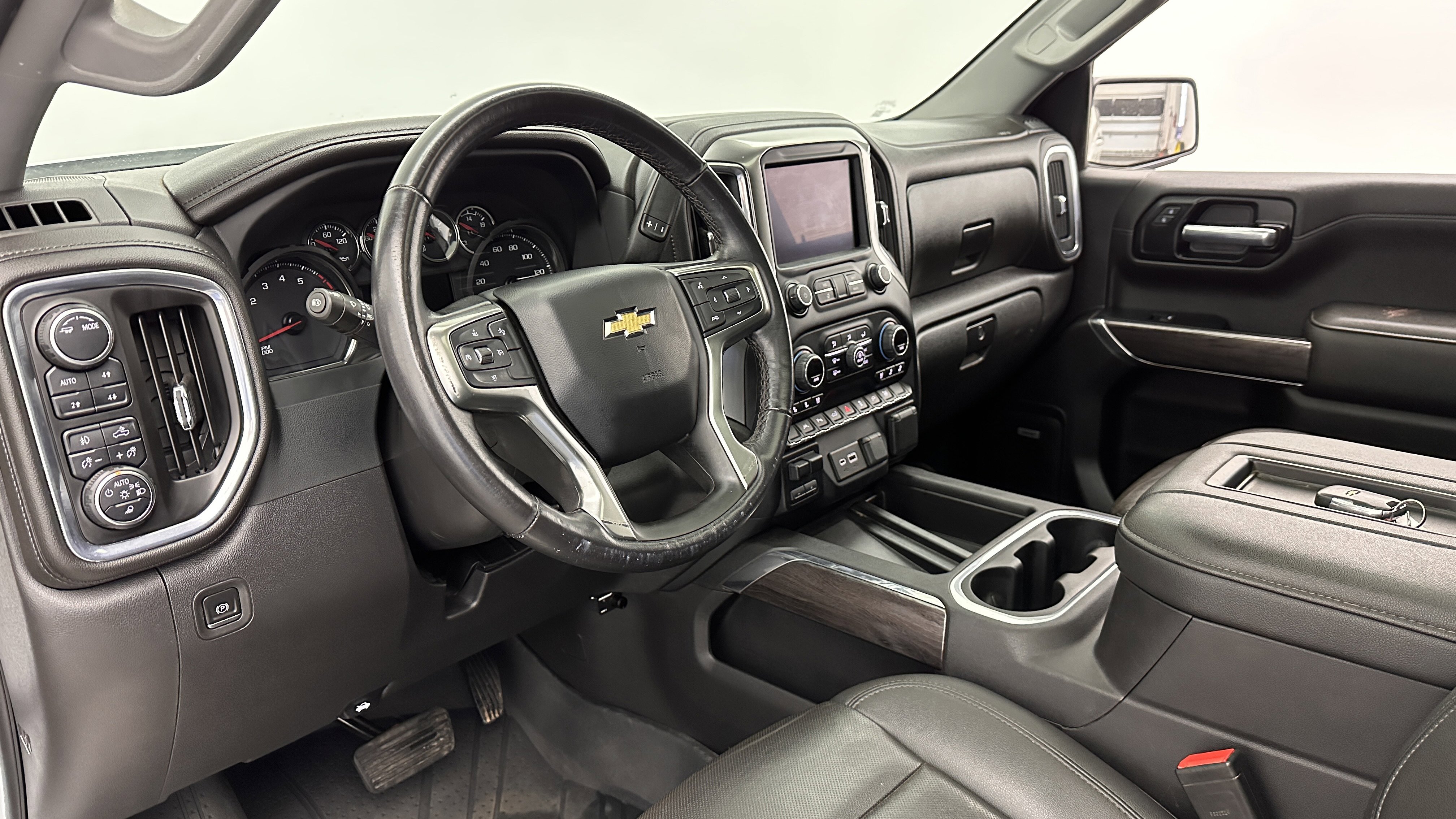Used 2022 Chevrolet Silverado 1500 LTZ w/ LTZ Premium Package AWD/4WD image 8