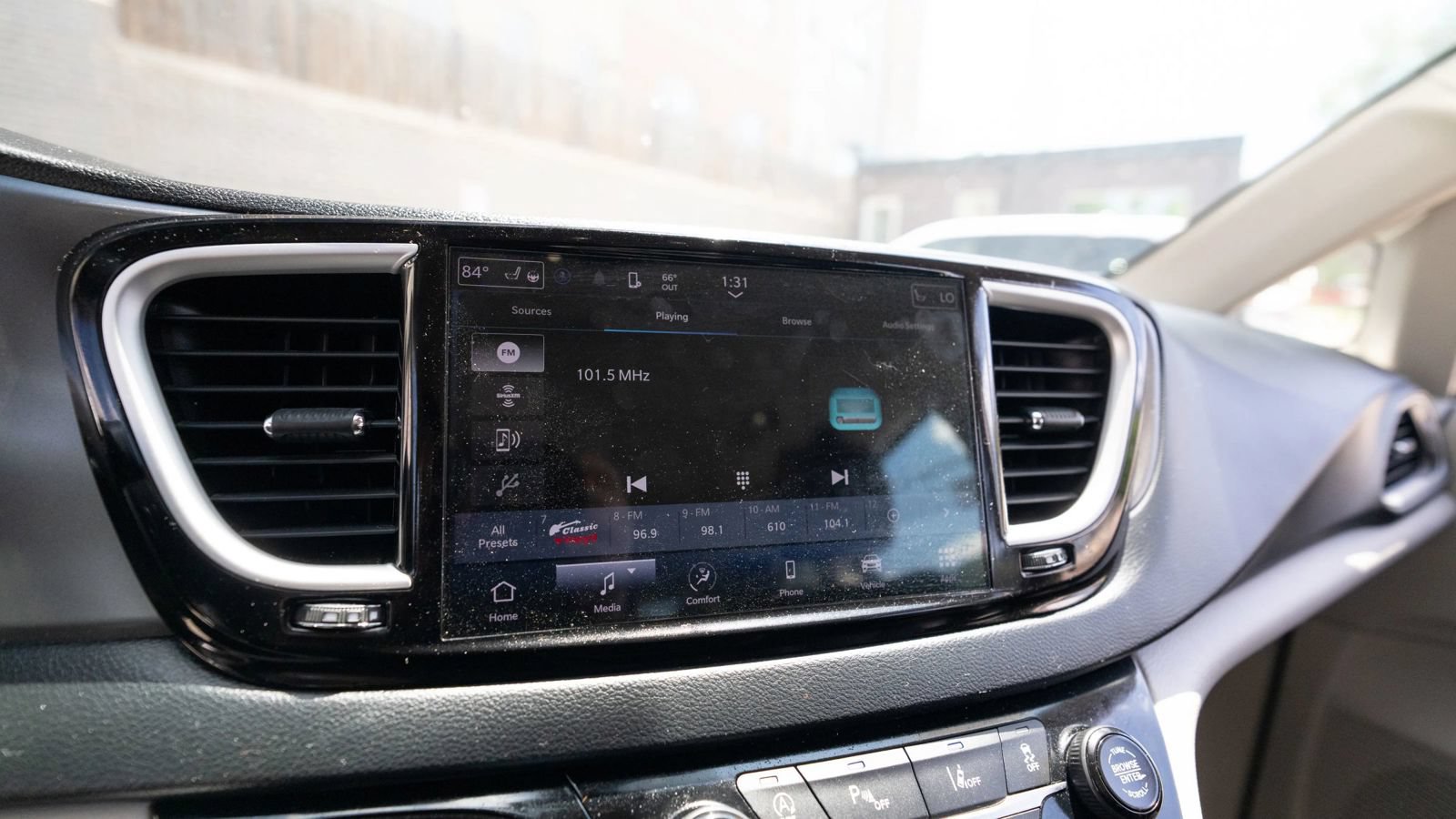 Used 2023 Chrysler Pacifica Touring-L FWD image 34