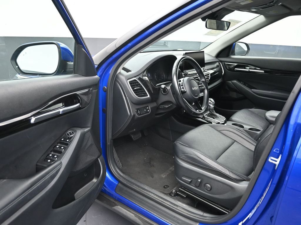 Used 2023 Kia Seltos EX image 10