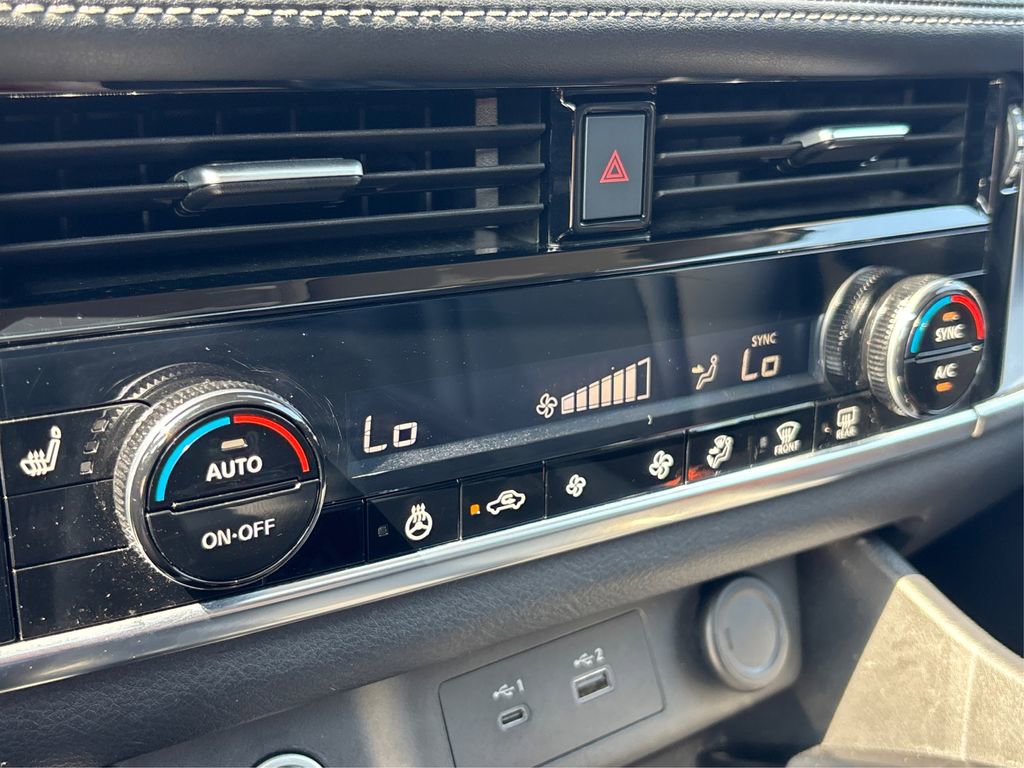 Used 2022 Nissan Rogue SV w/ SV Premium Package image 13