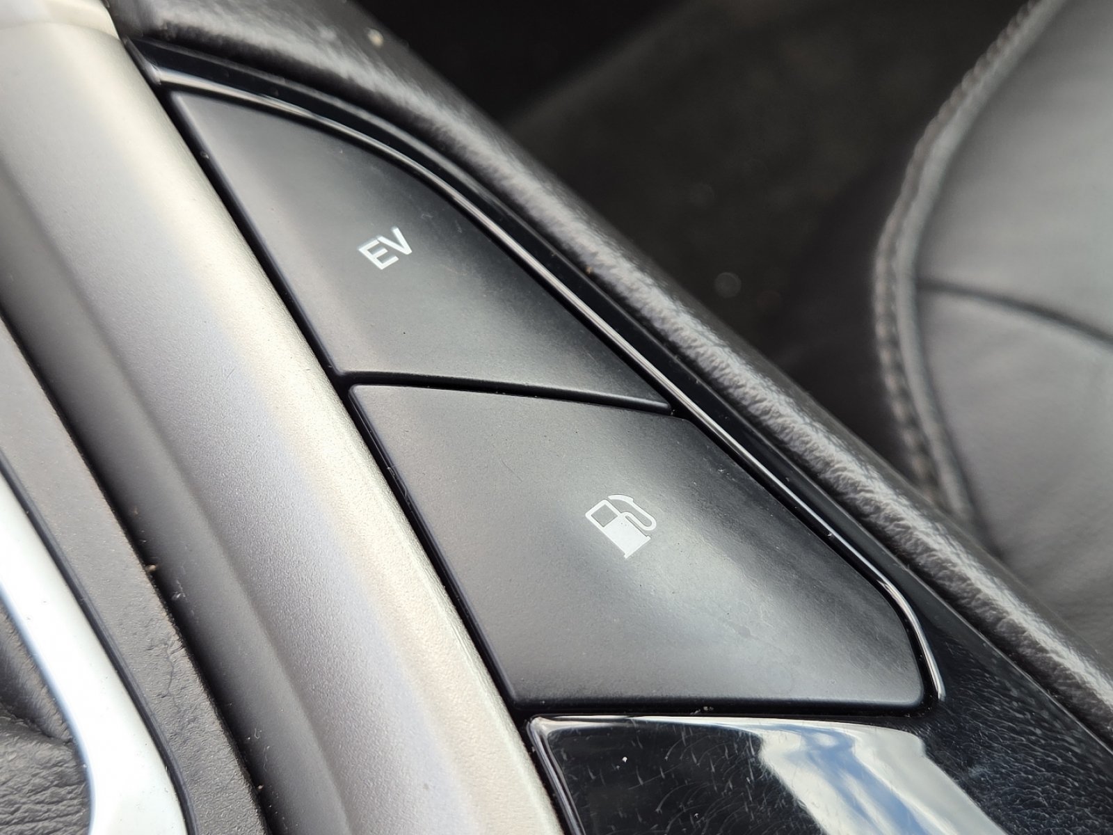 Used 2013 Ford Fusion Energi SE FWD image 5
