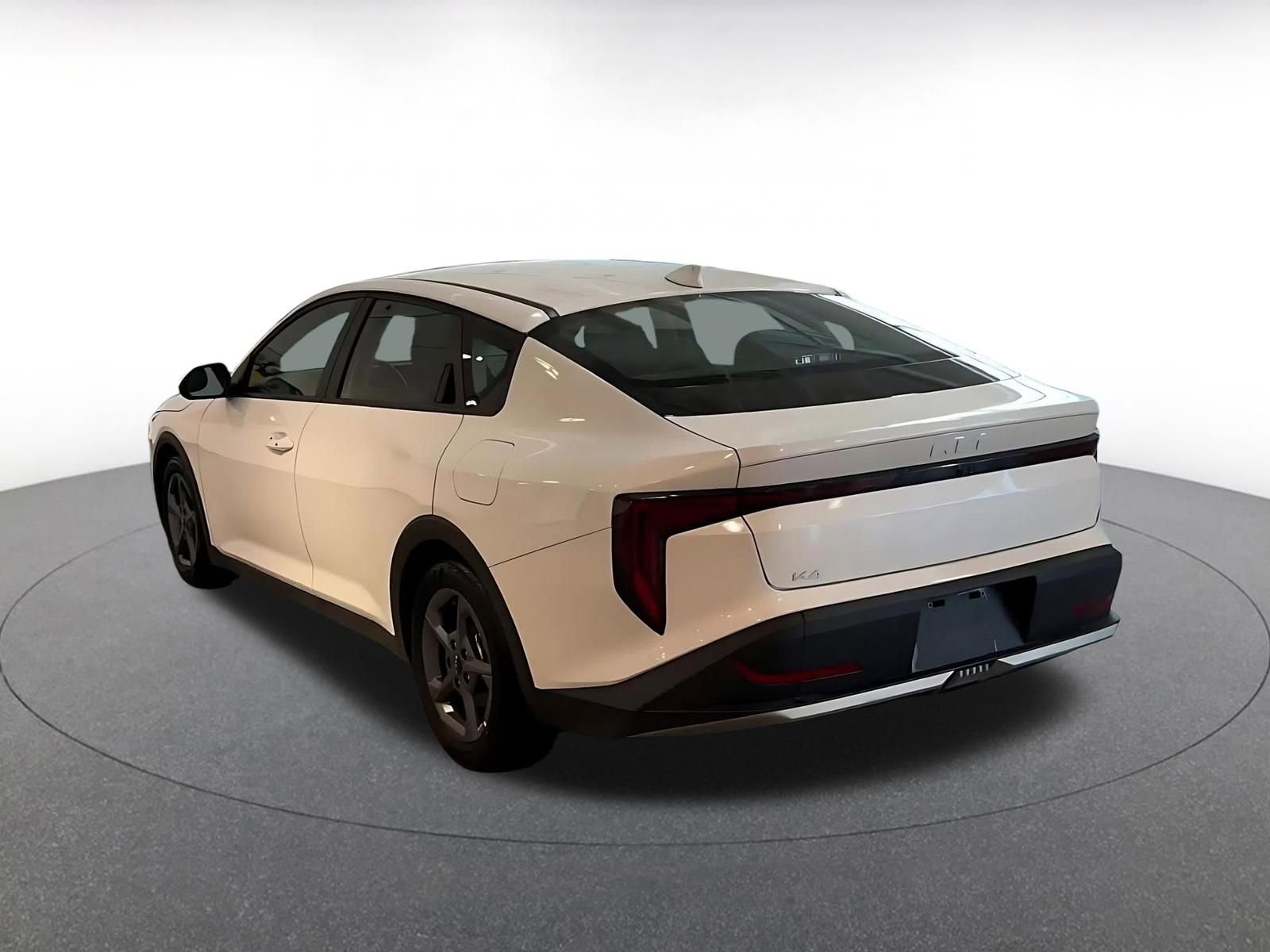 Used 2025 Kia K4 LXS image 11